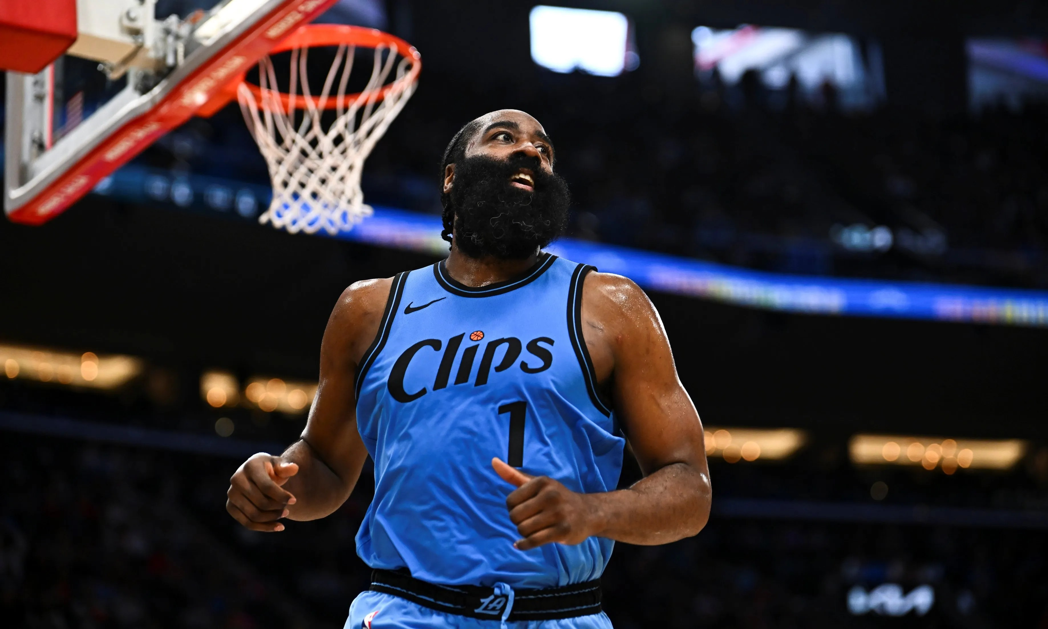 旺财28-关于哈登迎来七赛季出色发挥，独行侠观众热烈欢呼！比赛高潮迭起的信息